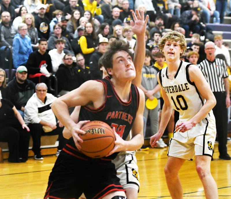 Boys basketball Fulton rallies past East Dubuque to win 1A regional