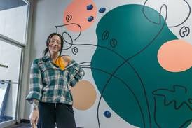 ‘Do what makes you happy’: Illinois Valley artist turns hobby into thriving window painting business