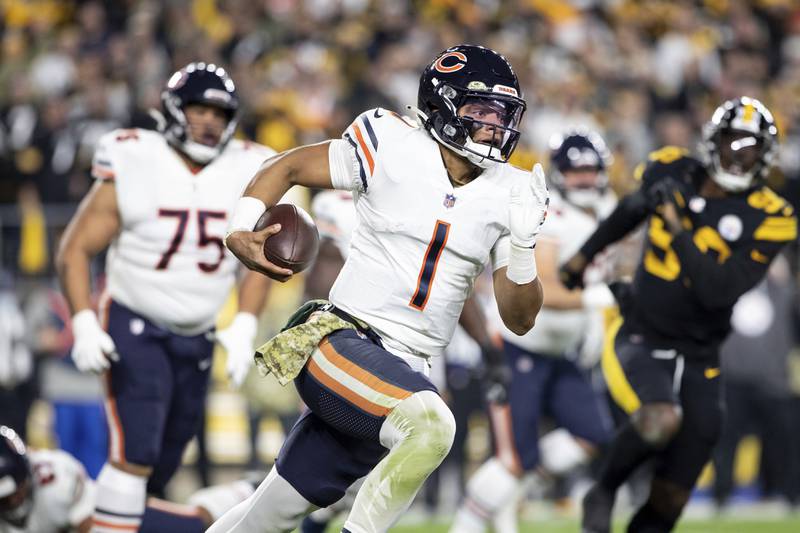 Chicago Bears quarterback Justin Fields scrambles during a game against the Pittsburgh Steelers on Nov. 8, 2021 in Pittsburgh.