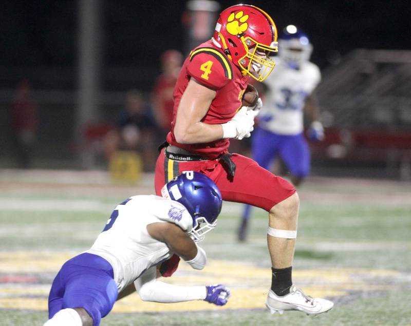 Batavia’s Charlie Whelpley runs the ball during the season-opener against Phillips in Batavia on Friday, Aug. 25, 2023.