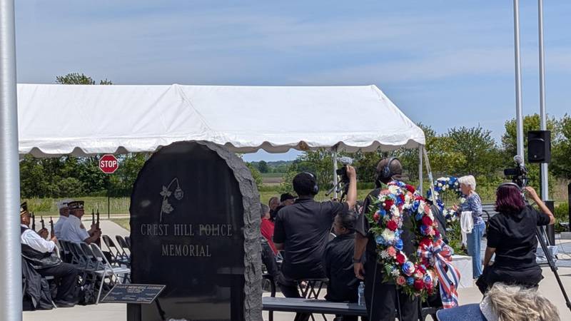 The city of Crest Hill Veterans/Police Memorial Committee held its annual Memorial Day observance on Monday, May 26, 2025, at the Crest Hill Veterans/Police Memorial Garden.