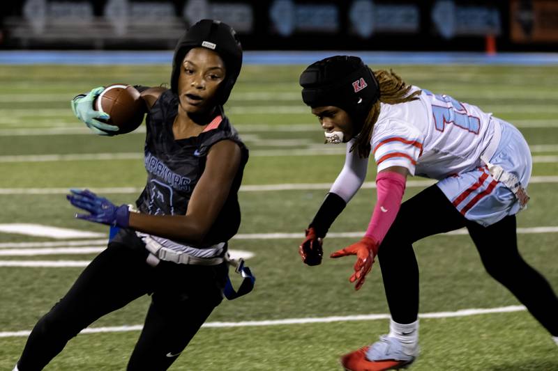 Willowbrooks's Janell Adams makes a nice move during a varsity flag football IHSA State Quarterfinals game against Kenwood, held at Willowbrook High School on Oct. 17, 2025.