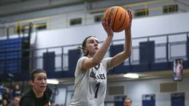 Aubrey Lamberti sets Oswego East career scoring record as Wolves win thriller against Minooka