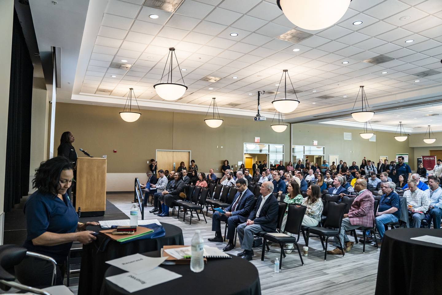 Illinois Tollway Executive Director Cassaundra Rouse delivers welcome remarks to attendees at the Contracting with Government workshop on May 13, 2025 in Elgin.