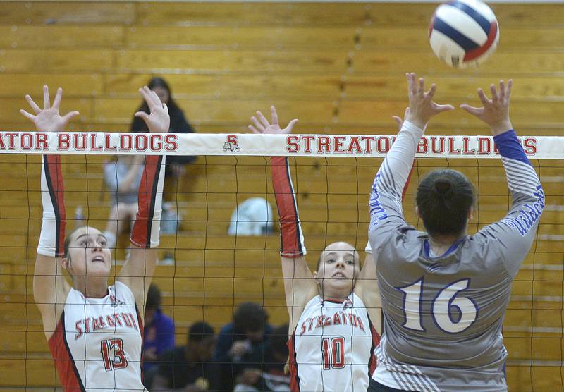 Streator’s Mya Zavala and Shaelyn Grosbeck combine to block a return by Wilmington’s Melia Hincherick in the 1st set Thursday at Streator.