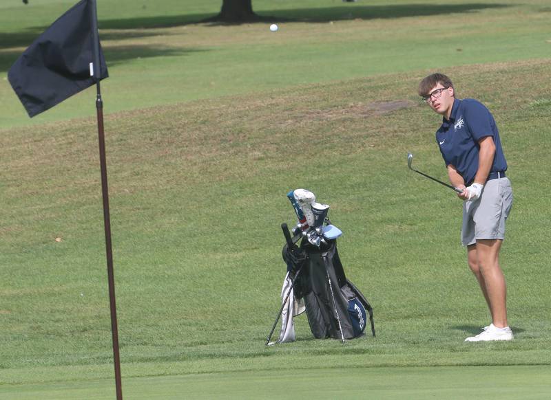 Fieldcrest's Cohen Reichman hits toward the 6th hole during the Class 1A Regionals on Wednesday, Oct. 1, 2025 at Deer Park Golf Club in Oglesby.
