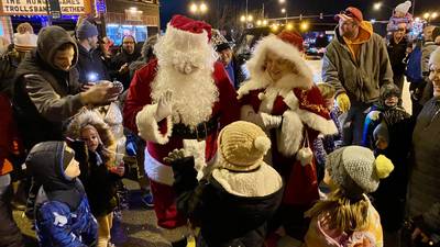 Photos: Crowds scramble to see Santa in downtown Sycamore