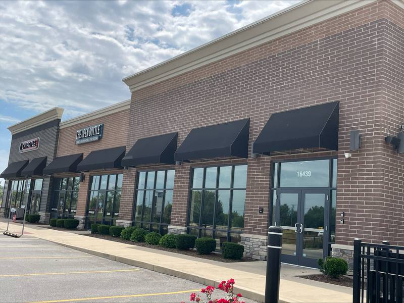 The former location of Mod Pizza at 16439 W 159th St. in Lockport.  The Open Bottle and a Chipolte restaurant are in the same center.