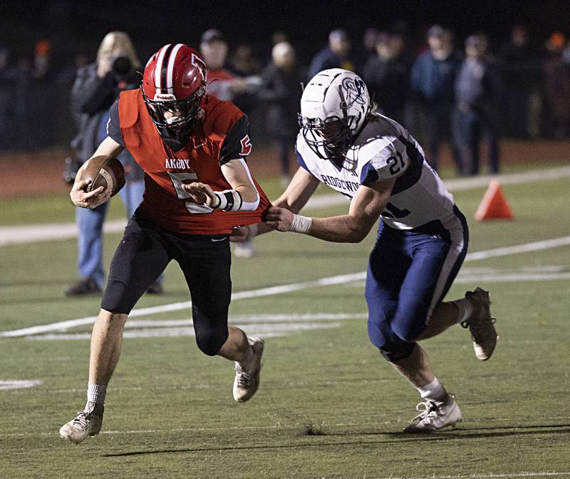 Amboy’s Landon Whelchel is held by Ridgewood’s Taylor Snook during the I8FA championship Friday, Nov.17, 2023 at Monmouth College