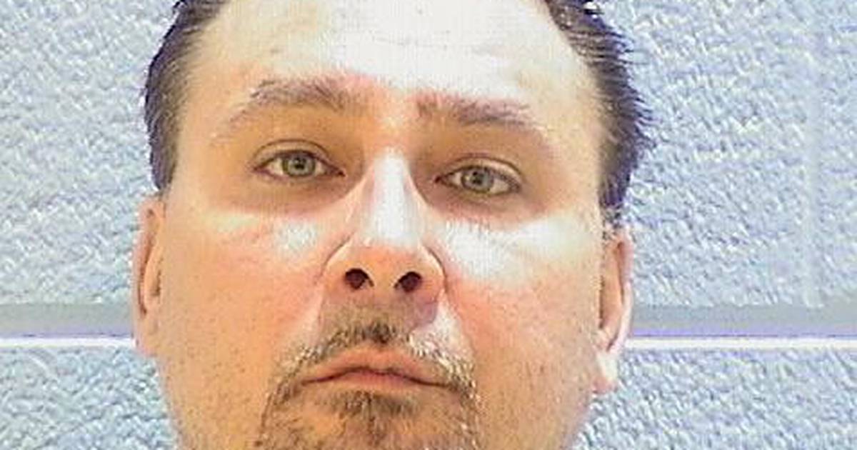 Carpentersville man who robbed Oswego Township store gets 24year