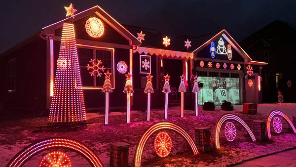 Photos: Sycamore family shows their Chicago Bears loyalty with light show
