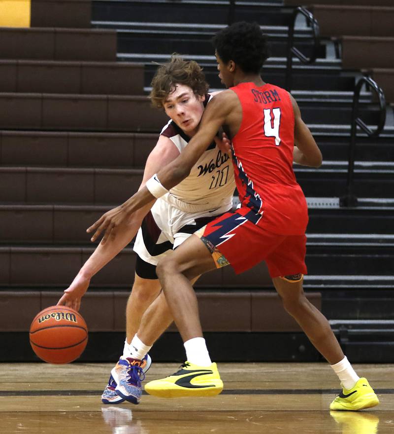 Prairie Ridge's James Muse tries to drive on South Elgin’s Elias Williams during a Hinkle Holiday Classic basketball game Tuesday, Dec. 27, 2022, at Jacobs High School in Algonquin.