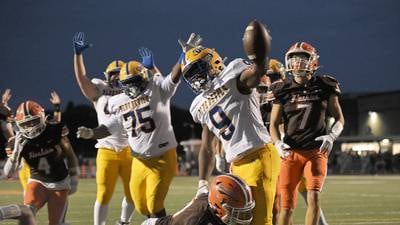 Aaron Stewart’s 438-yard, 6-TD night powers Warren to high-scoring win over Hersey