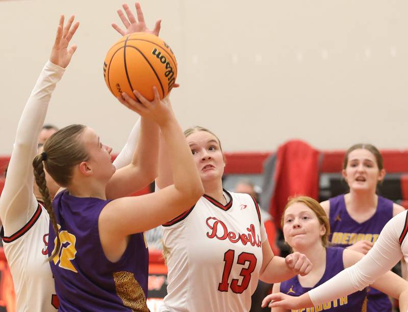 Mendota's Karissa Freeman eyes the hoop as Hall's Caroline Morris defends on Monday, Dec. 1, 2025 at Hall High School.