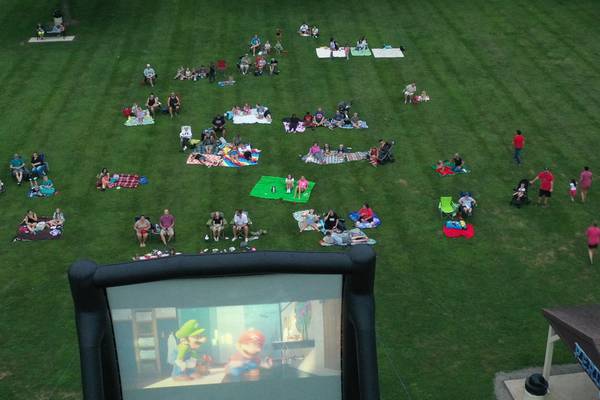 Photos: Peru's 'Movie in the Park' shines under the stars
