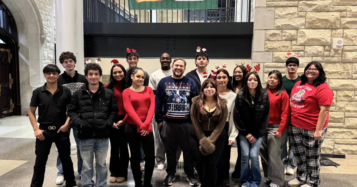 More than 300 guests attend Christmas at the Castle run by Joliet high school young entrepreneurs