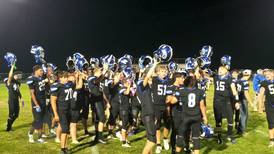 Clifton Central stays unbeaten with 35-21 homecoming win over Oakwood