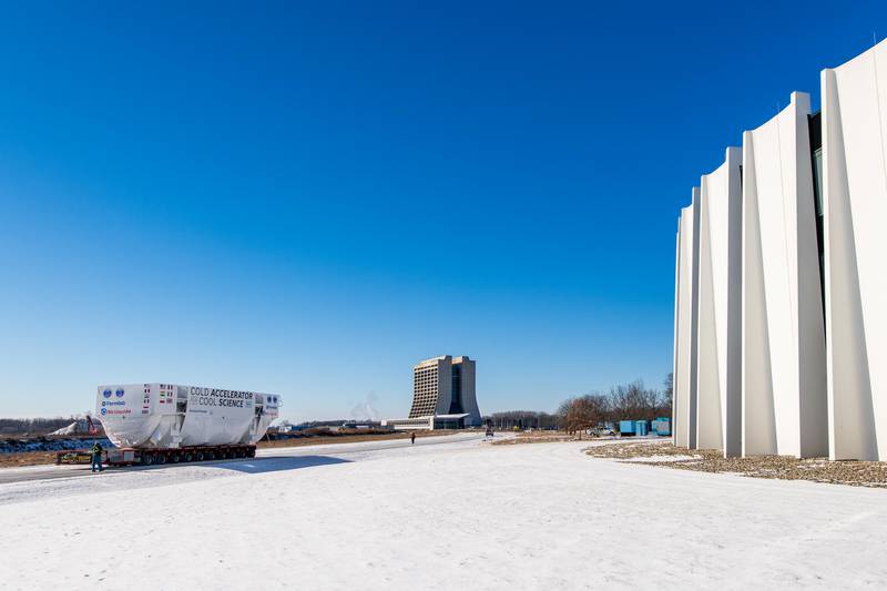 Fermi National Accelerator Laboratory (Fermilab) moved a 95-ton coldbox on Wednesday, Jan. 15, 2025, following a two month journey from France to Batavia. The coldbox is a crucial piece of equipment for the lab’s new Proton Improvement Plan II (PIP-II) particle accelerator project.