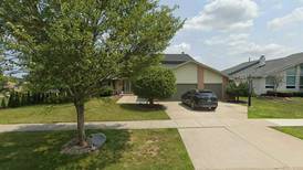 Single-family home sells in Orland Park for $565,000