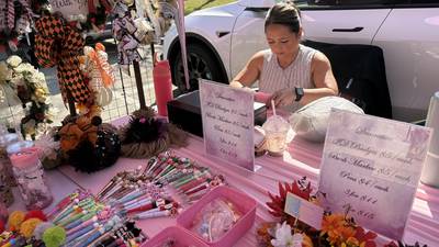 Huntley Farmers Market thrives on unseasonably warm weather