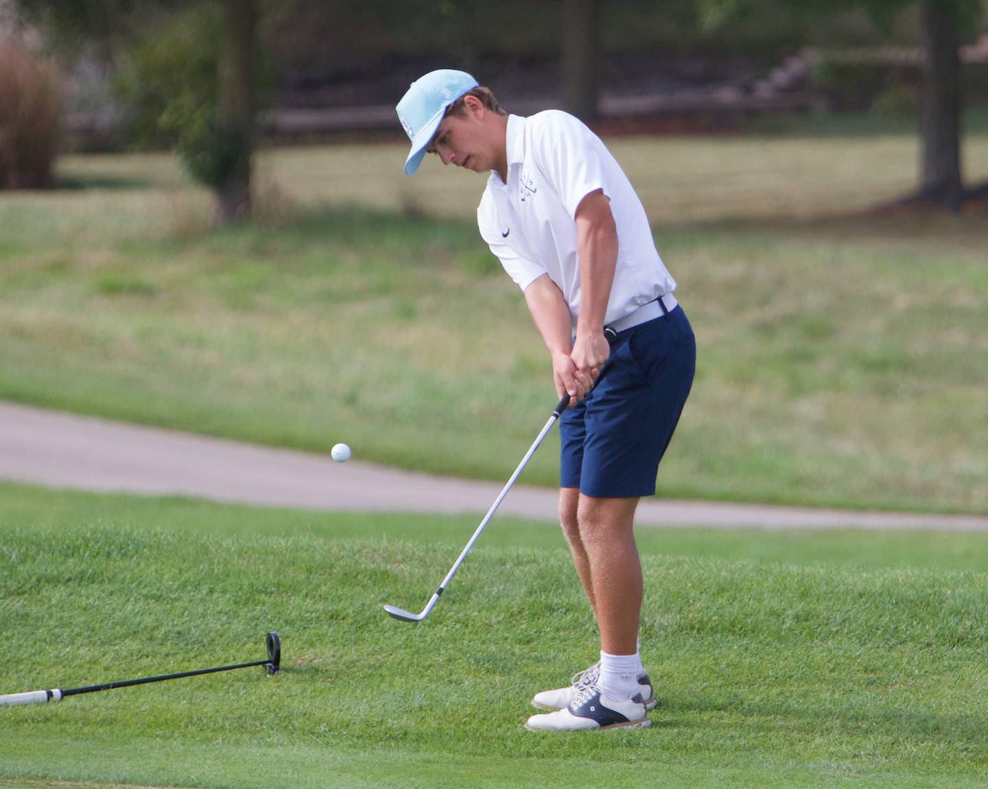 Geneva's Matt Trimble makes a chip at the Class 3A St. Charles North Regional on Wednesday, Oct. 1, 2025 at Bowes Creek Country Club in Elgin.
