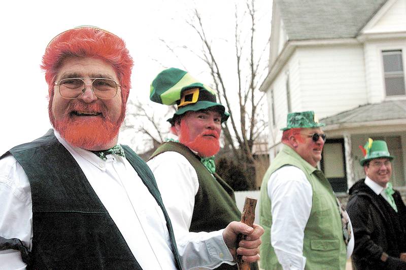 2005 File: Members of the Sheridan clan march through Dixon.
