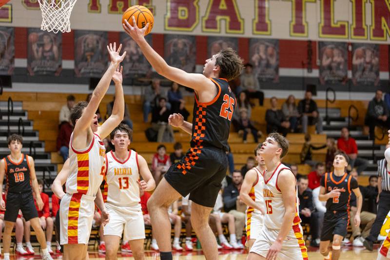 St. Charles East's Gavin Belli goes in for the layup against Batavia on Friday, Jan.9,2026 in Batavia.