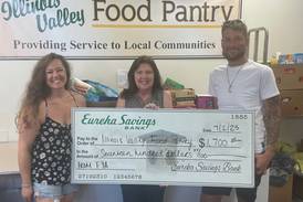 La Salle tavern donates $1,700 to Illinois Valley Food Pantry