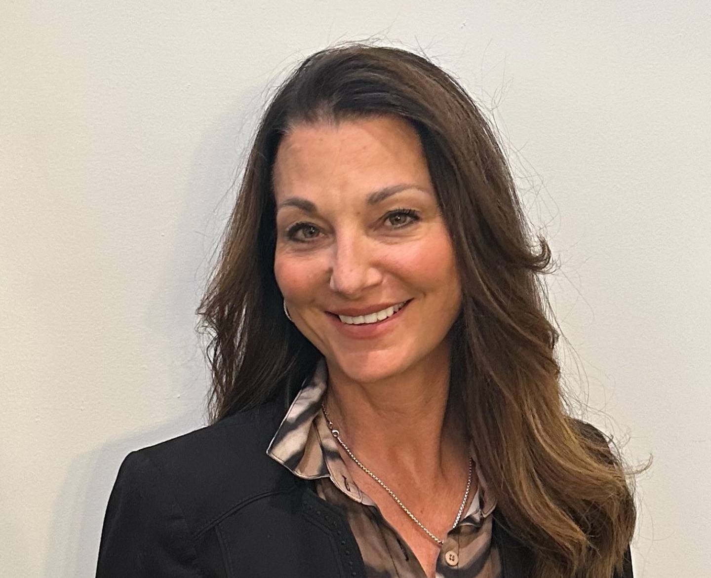 Michelle Geen is challenging incumbent Bill Roth in the March 19 GOP primary race for Kane County District 12.
