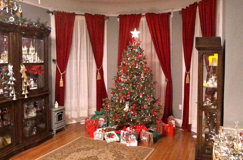 The Cherry Tree Inn decorated for Christmas on Friday, April 25, 20205, as the “Exes of Christmas Past,” is filmed at the inn in Woodstock.
