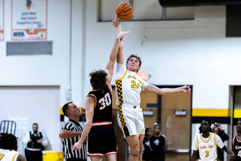 Minooka's Logan Lewandowski and Joliet West's Ryan Lipke compete in a tip-off to start a varsity boys basketball game at Joliet West on Jan. 6, 2026.