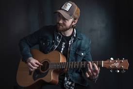 Australian guitar virtuoso Joe Robinson to perform at Elmhurst University 