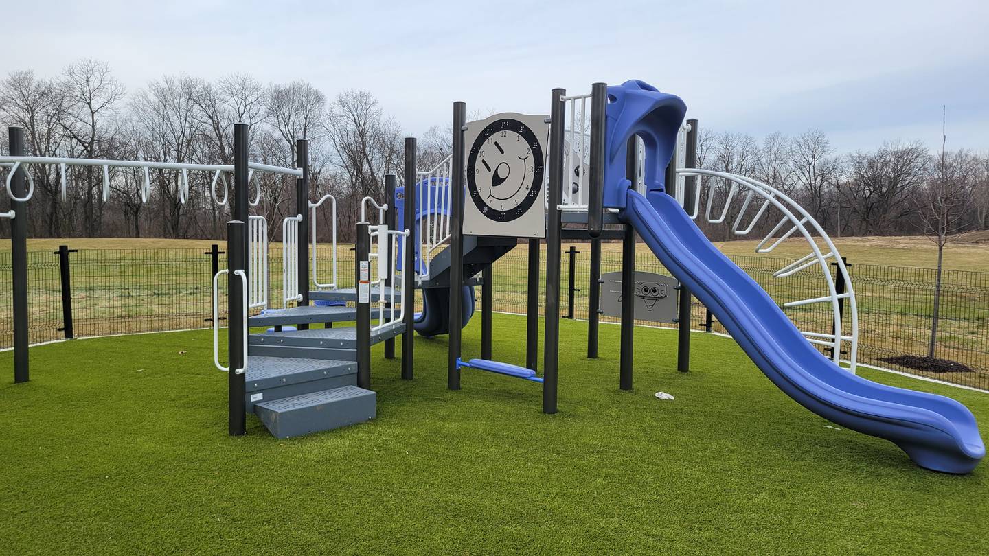 Van Horn Woods is an 87-acre community park that straddles Lily Cache Creek north of Caton Farm Road and south of Route 30 in Plainfield.
