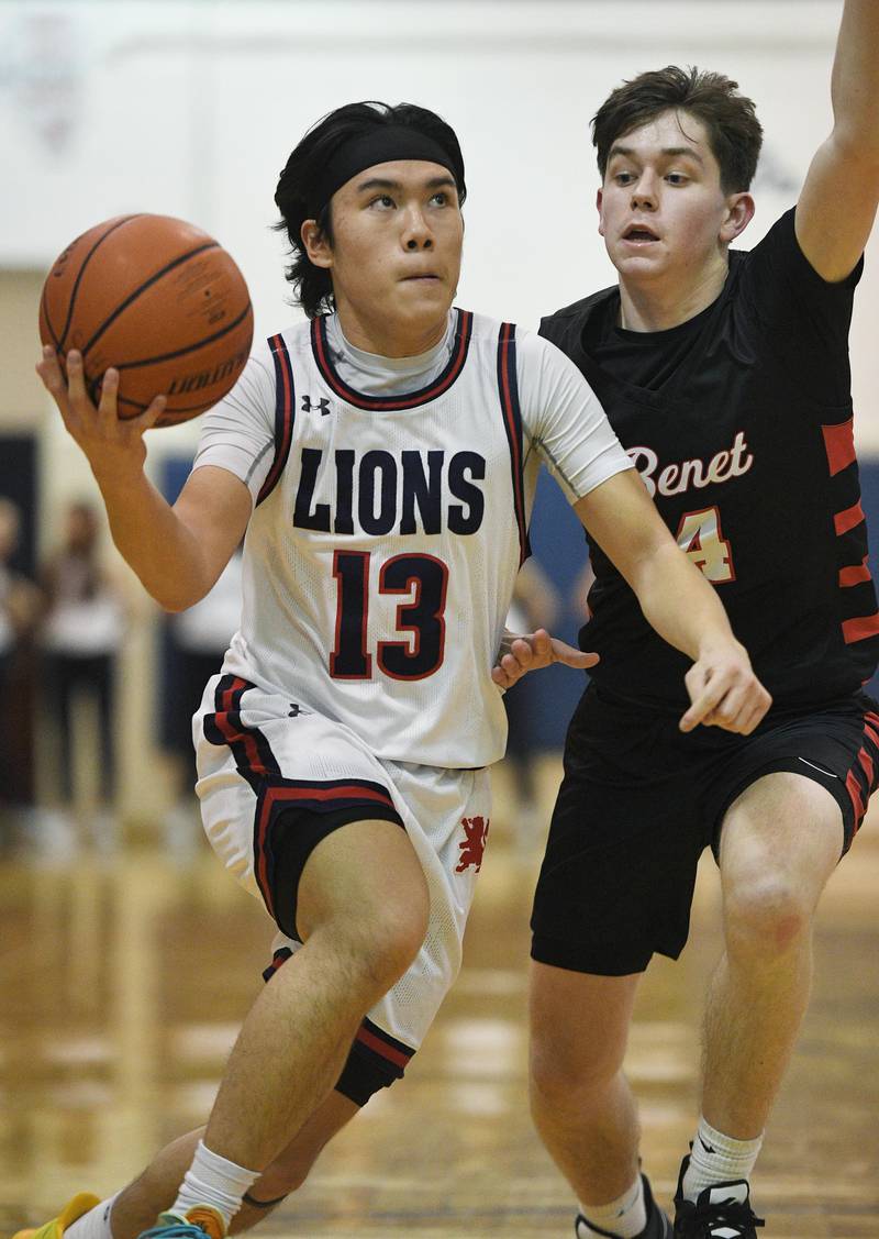 Saint Viator’s Eli Aldana drives for a shot against Benet Academy’s Patrick Walsh in a boys basketball game in Arlington Heights on Tuesday, January 17, 2023.
