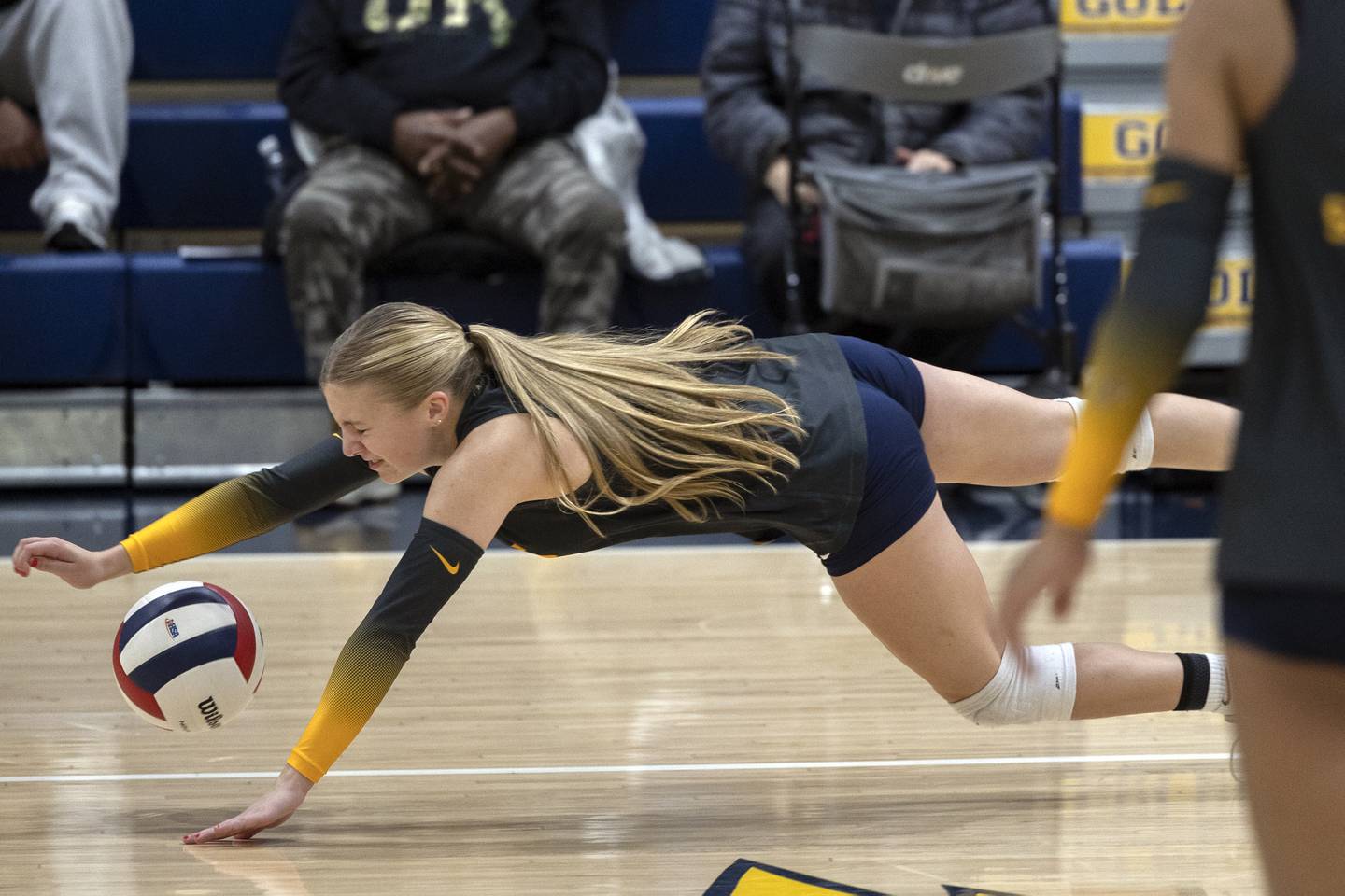 Sterling’s Madison Birdsley dives for a ball against Freeport Tuesday, Oct. 28, 2025, in the Class 3A regional semifinal at Sterling.