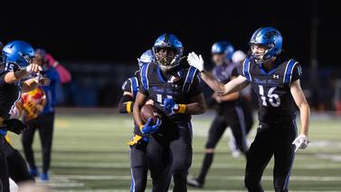St. Charles North storms back, stuns Batavia with game-winning 2-point conversion in final second