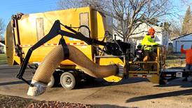 Leaf vacuum hitting Oregon's city streets on trial basis until Dec. 24