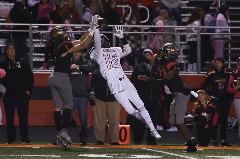 Plainfield North’s Sean Schlanser makes a one handed catch against Minooka. Friday, Oct. 7, 2022, in Minooka.