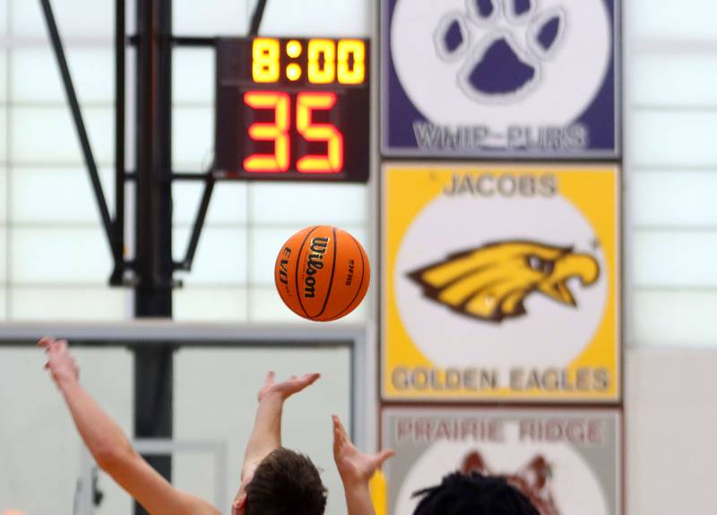 Crystal Lake South’s Gators tip off against Lakes’ Eagles in varsity boys basketball Hinkle Holiday Classic action on Friday, Dec. 26, 2025, at Jacobs High School in Algonquin.