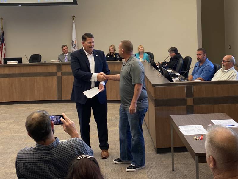 Morris Mayor Chris Brown thanks 3rd Ward Alderman Derrick Wren for his time on the City Council.