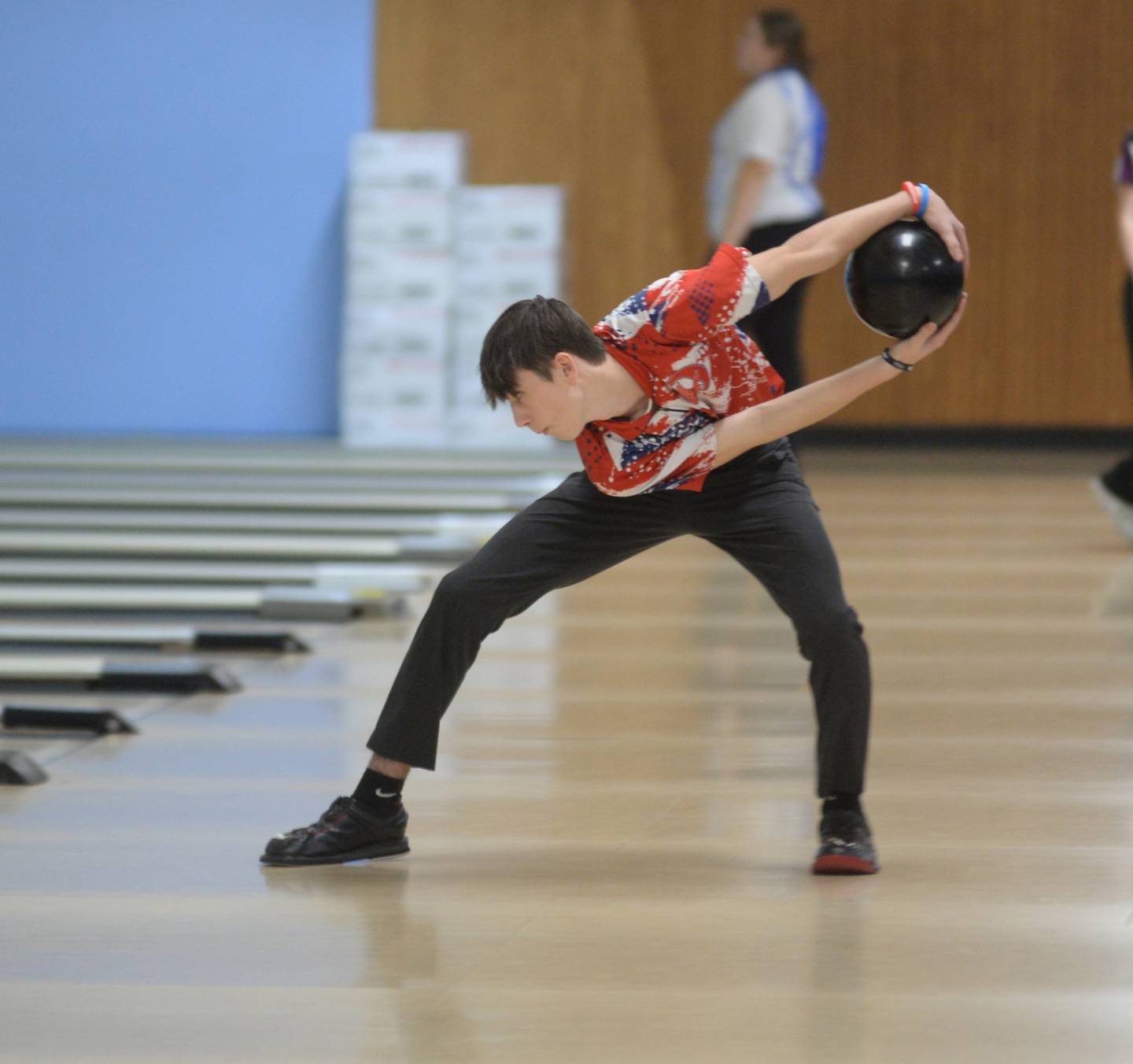 Oregon's Gavvin Surmo winds up to throw a gframce during the Hawk Invitational at Plum Hollow Lanes in Dixon on Saturday, Dec. 2, 2023.
