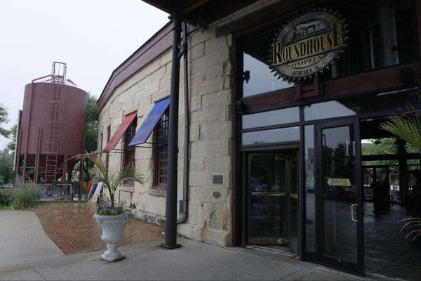 2 dead in domestic-related shooting at Aurora restaurant