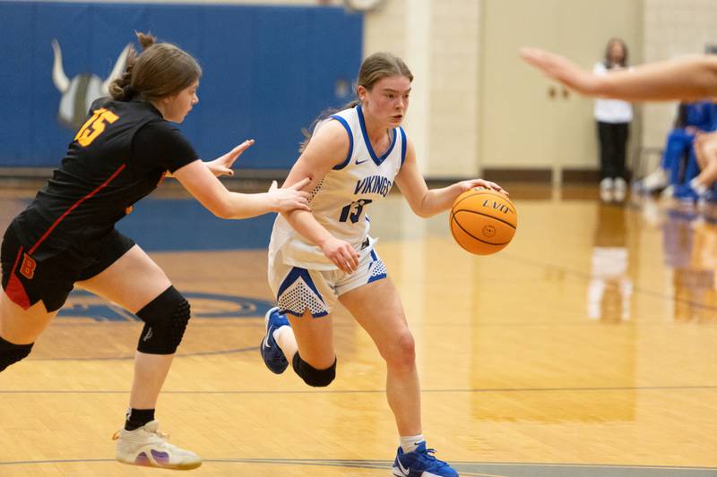 Geneva's Linnea Poppyseeds brings the ball up court past Batavia's Sammie Donahue on Friday, Dec.19,2025 in Geneva.
