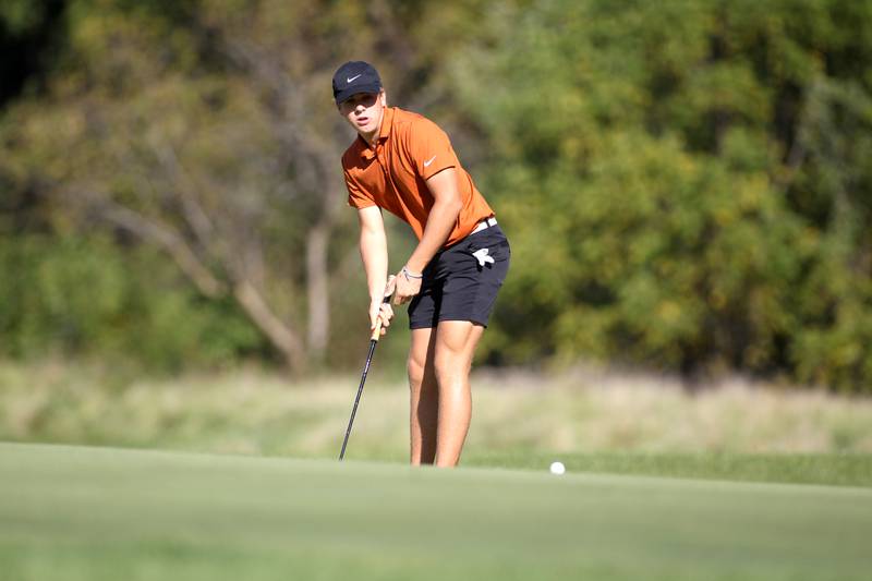 Wheaton Warrenville South’s Luke Webber putts during the DuKane Conference Boys Golf Tournament at Bartlett Hills Golf Club on Tuesday, Sept. 20, 2022.