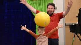 Photos: Juggler entertains in Glen Ellyn