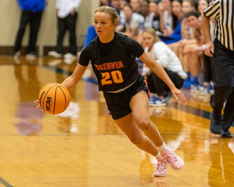 Batavia's Anna Grometer drives the baseline on Friday, Dec.19,2025 in Geneva.