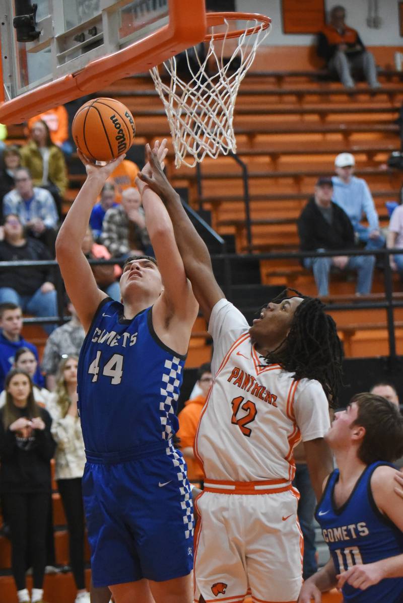 Clifton Central's Jake Thompson, left, shoots as Gardner-South Wilmington's Leondre Kemp defends during a River Valley Conference Tournament semifinal game at Gardner-South Wilmington Tuesday, Feb. 10, 2026.