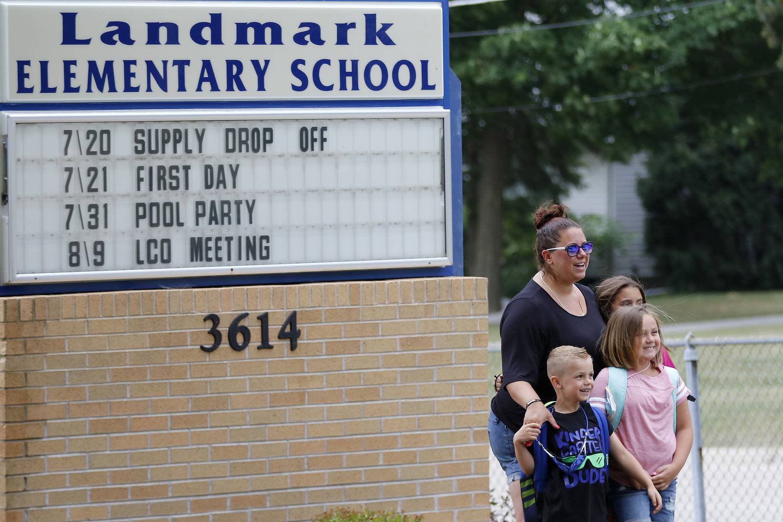 Photos First day back to school at Landmark Elementary in McHenry