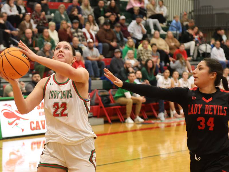 L-P scores inside and outside as Cavs pull away from Hall in second half