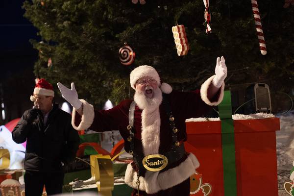 Santa Claus arrives in Kankakee